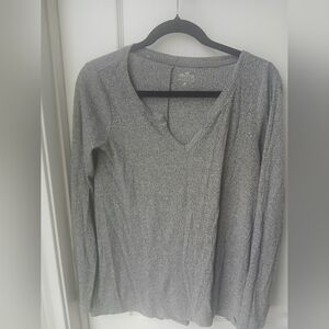 3$15 Hollister Heather Gray Long Sleeve V-Neck Top